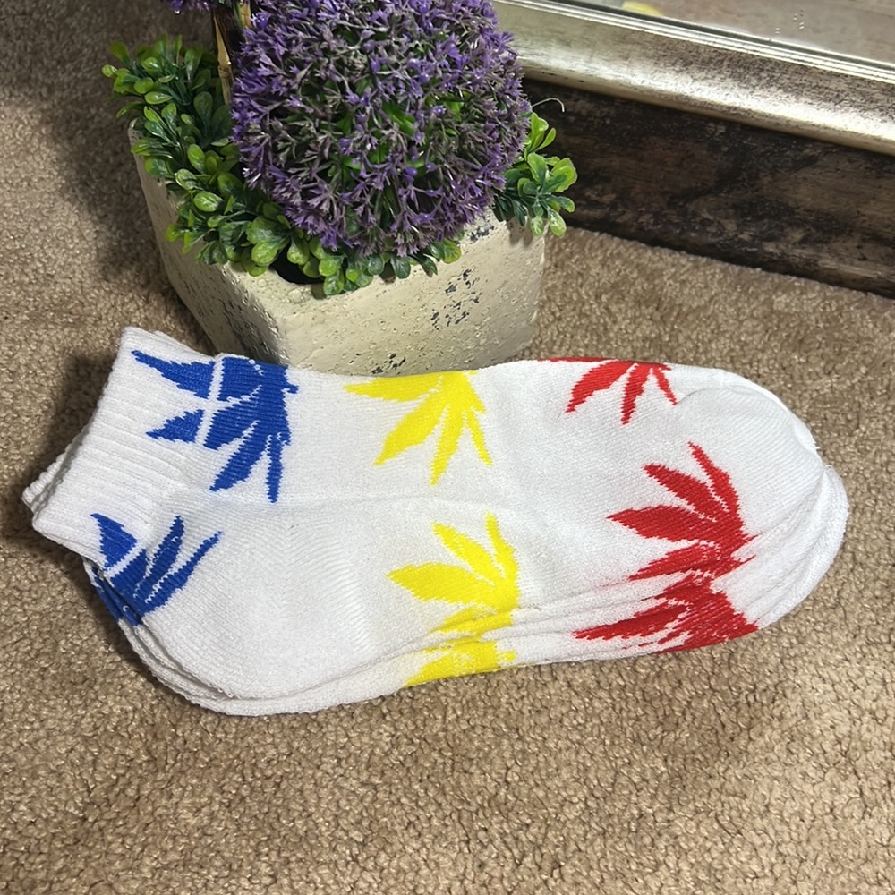 Socks & necklace HEMP LEAF BUNDLE!🌴4/20